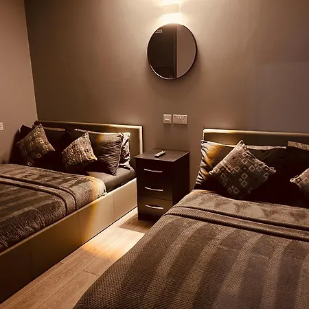 Urban Escape 4Bedroom House- With Free Private Parking - Birmingham City-3