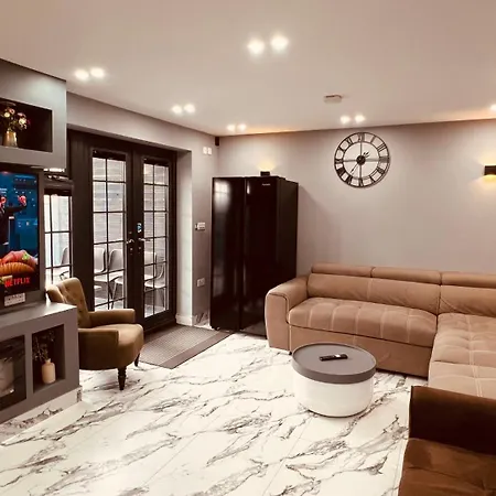 Urban Escape 4Bedroom House- With Free Private Parking - Birmingham City-2