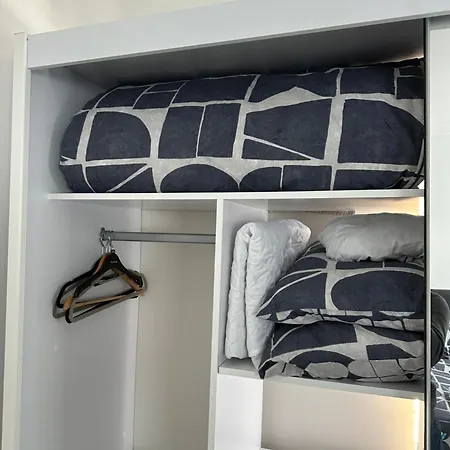 Stunning Birmingham City Center Apartment - Sleeps 4 - Free Parking, Netflix, Prime, Disney-3