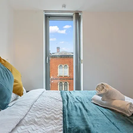 Heart Of City Centre Luxury Apartment With Secure Underground Parking-3