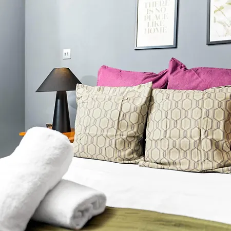 2Bed Arcadian Apartment - Balcony - Secure Parking 48Arc-2