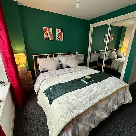 Scenic Apartment In The Heart Of Birmingham City! - 24X7 Gym Access, Canalside View-3