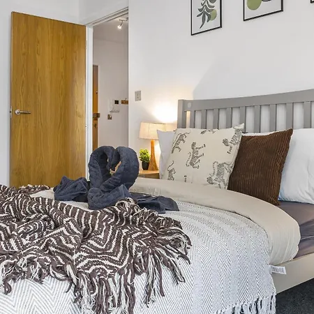 The Mailbox - 2 Bed 2 Bath City Centre Suite-3