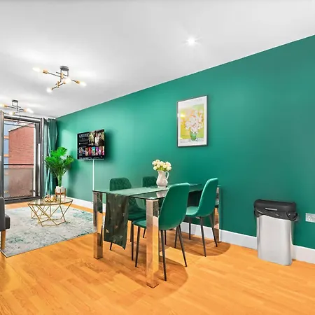 Sleeps 7 - 4 Beds Apt Arcadian Centre B'Ham-2