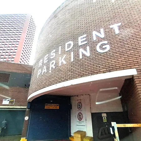Broad St 1-Bed Sleeps 2 With Free Parking-3