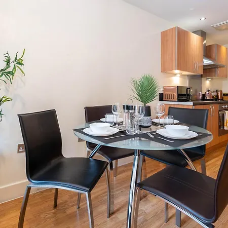Central Apartment - Chinatown - Balcony - Secure Parking 1Arc-3