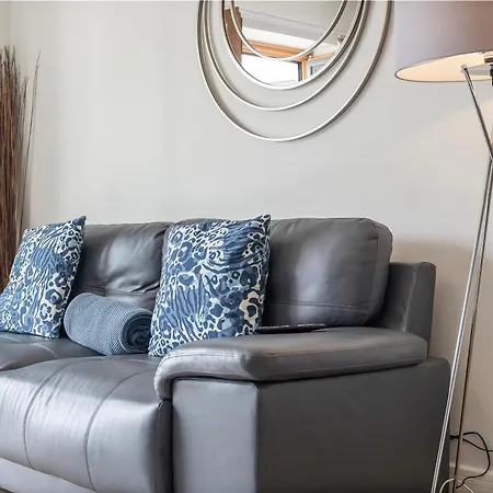 Apartment In Birmingham City Centre - Free Parking Underground-3