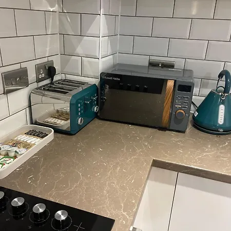 Deluxe Central Apartment - Fast Wifi- Utilitia Arena - Icc - Sea Life Centre-3