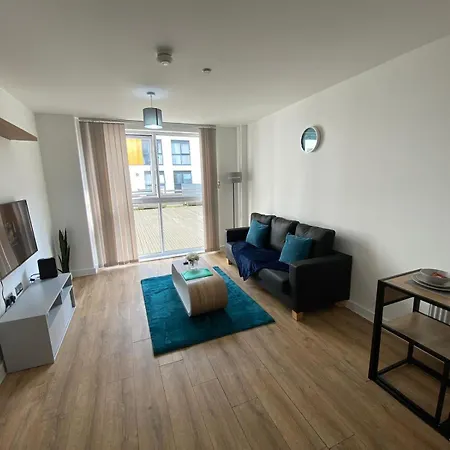 Deluxe Central Apartment - Fast Wifi- Utilitia Arena - Icc - Sea Life Centre-2