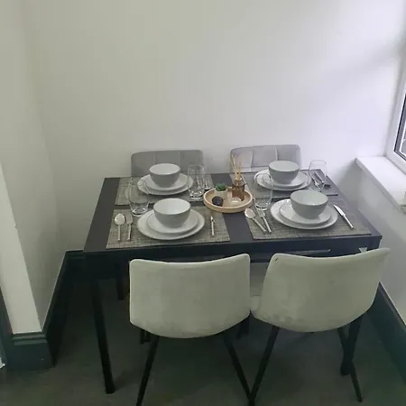 Deluxe 2-Bed Apartment, Birmingham-3