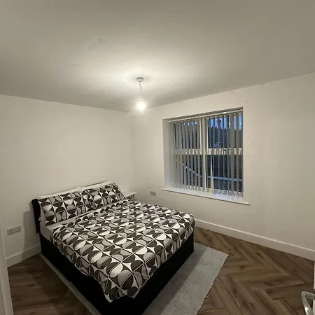 Brand New Modern Luxurious Apartment Near The City-2