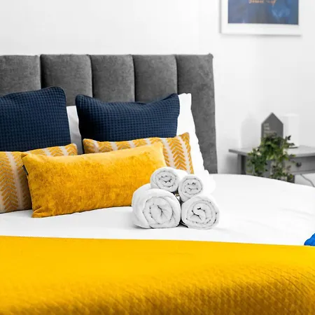 Large Modern Apartment - High-Speed Wifi - Street Parking 3Br-3
