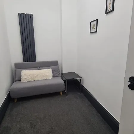Deluxe 2-Bed Apartment, Birmingham-2