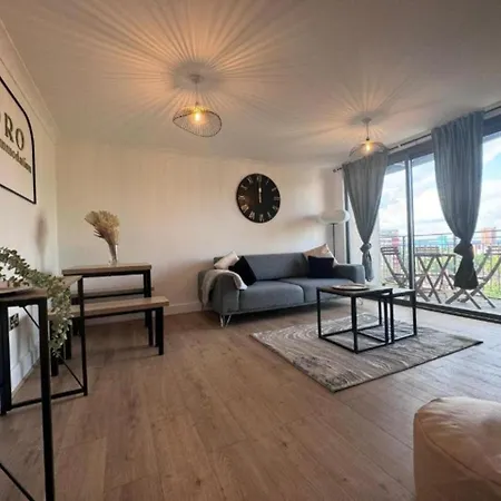 Birmingham City Centre 2-Bed With Private Balcony-3