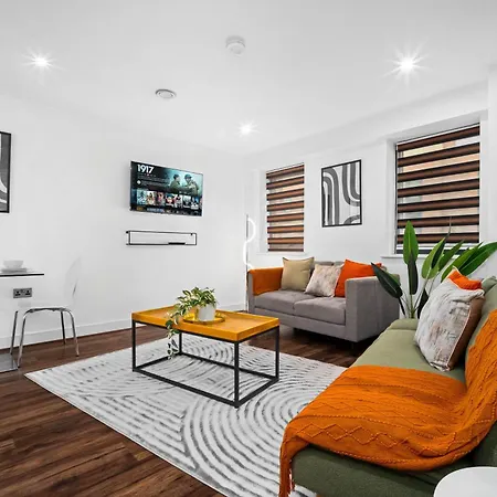 Modern 1-Bed Apartment Sleeps 4 Birmingham-3