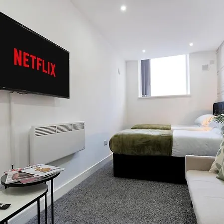 Luxurious Birmingham City Apt Cosy Retreat 1-2