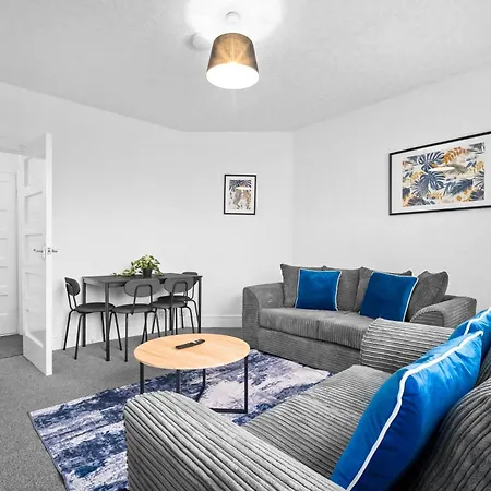 Two Bedroom Apartment - On Street Parking Available - Netflix - Wifi - Top Rated - 311M-3