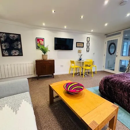 #11 Impressive And Spacious Studio Sleeps 4 - Perfect For Contractors And Families - Free Parking-2