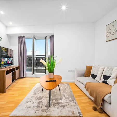 Elegant Two-Bedroom Apartment - Central Location - Balcony 1109M-2