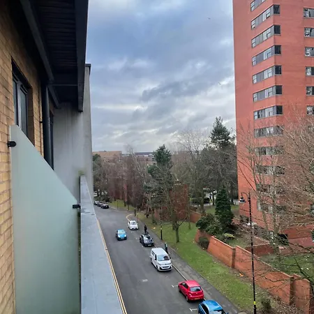 Central Birmingham Location Near Icc, With Balcony, Wifi, Parking And Smart Tv-2