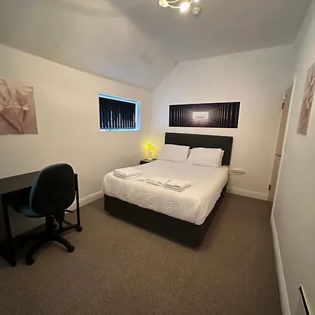 Stunning Birmingham City Center Apartment - Sleeps 4 - Free Parking, Netflix, Prime, Disney-2