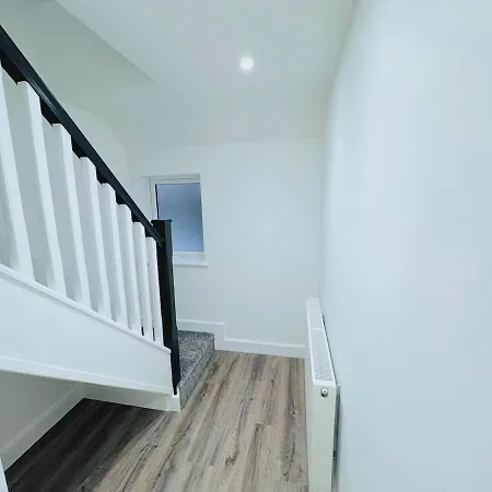 Stylish Apartment Near Birmingham-2