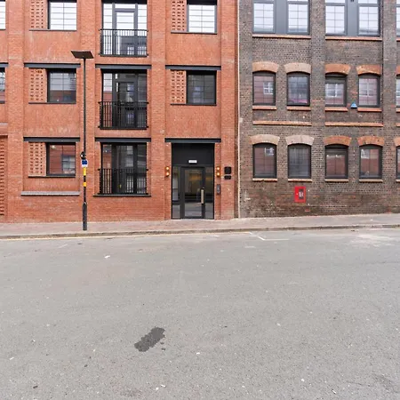 Signature Suite- City Centre, Pool Table, Canal, Netflix Sleeps 6-2