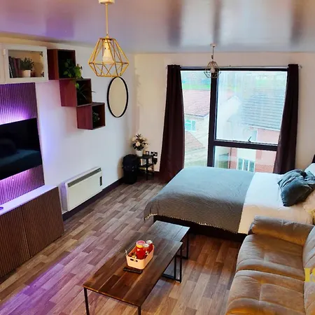 Luxurious Birmingham City Apartment-2