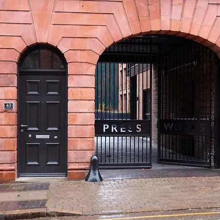 Birmingham Gem 2-Bed With Netflix, Fun & Parking-3