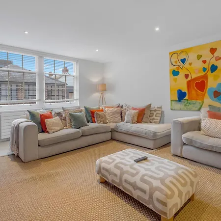 The Jade Suite - The Jewellery Suites, 3 Bed 3 Bath-2