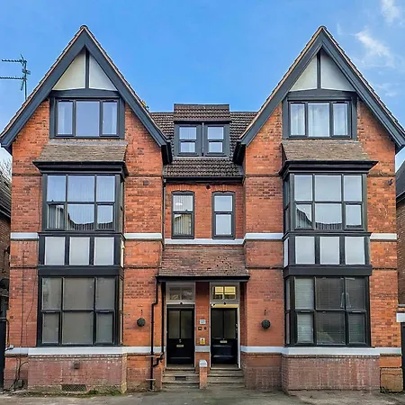 Amethyst Delightful Suite In Moseley Mews, Birmingham By Stae-Homes-3