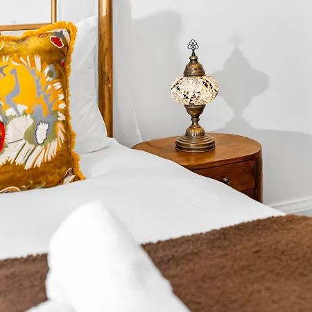Stylish Two-Bedroom Apartment With Balcony & Parking 9Nc-3