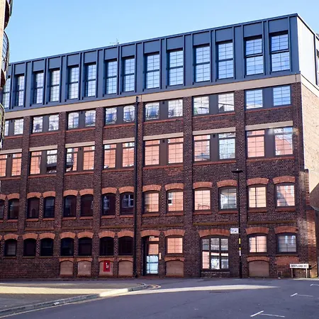 Luxury Nostalgic City Centre Stay With Pool Table, Netflix, Sofa Bed, Sleeps 6, Nostalgia Stays-2
