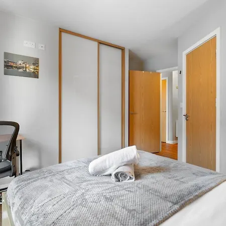 Modern 2 Bed Apartment Near Bullring,Birmingham City Centre - Free Parking-2