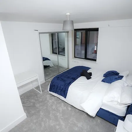 2 Bed Apartment - Bham City Centre, Next To Utility Arena - Free Parking!-3