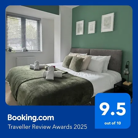 Luxury Oaks Suite, Free Private Parking, 2 Bed 2 Bathroom Apartment, Central Solihull-2