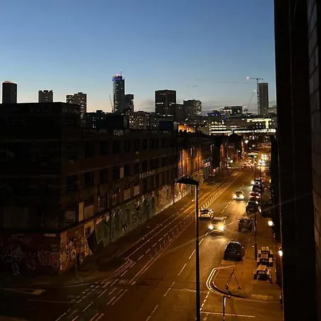 2Br-Sleeps4-Citycentre-Parking-Rooftop-2