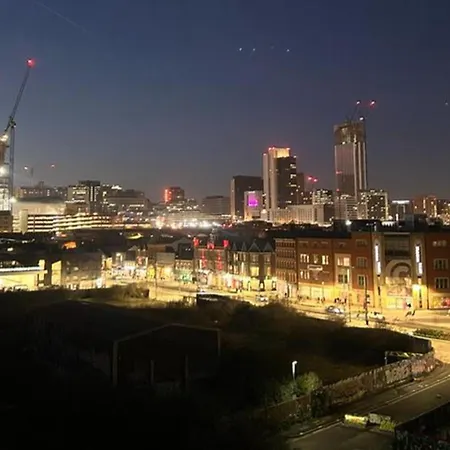 2Br-Sleeps4-Citycentre-Parking-Rooftop-3