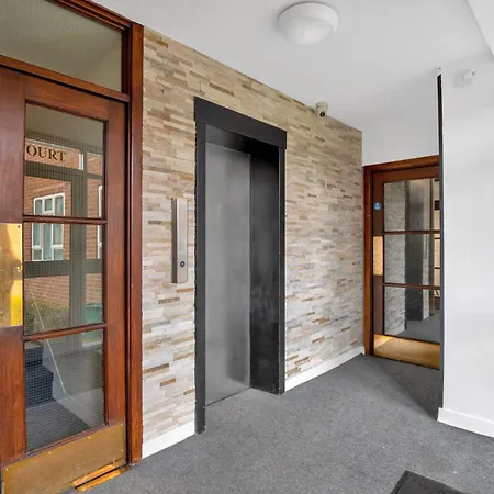 Ideal 1-Bed Apartment In Central With Free Parking-2