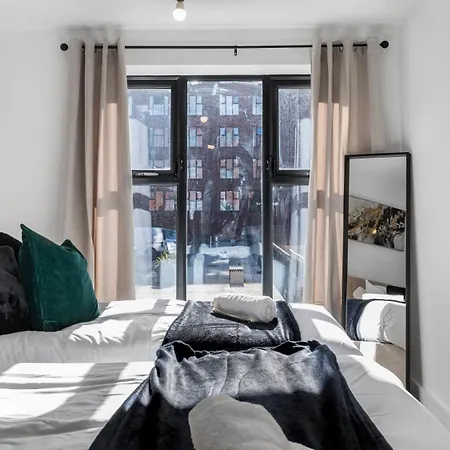 Modern Luxury 1 Bed Apartment In Digbeth-3