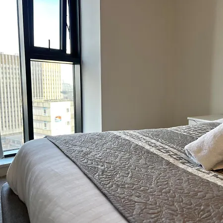 Luxury 11Th-Floor Penthouse - 2 Bed 1 Bath - City Centre Views - Gym & Netflix-3