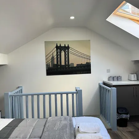 Stylish Loft Near Birmingham-2