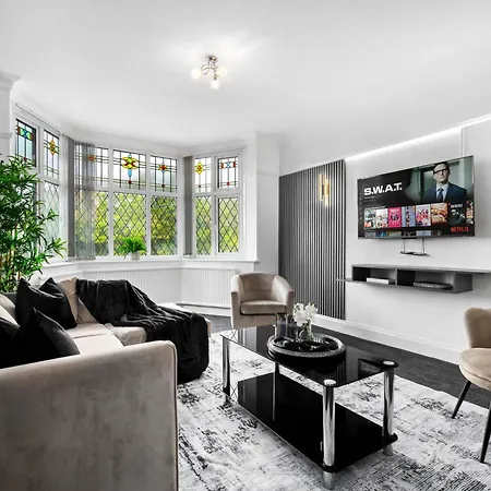 Spacious 5 Bed House - 11 Guests - Netflix - Off Street Parking - Garden 316C-3