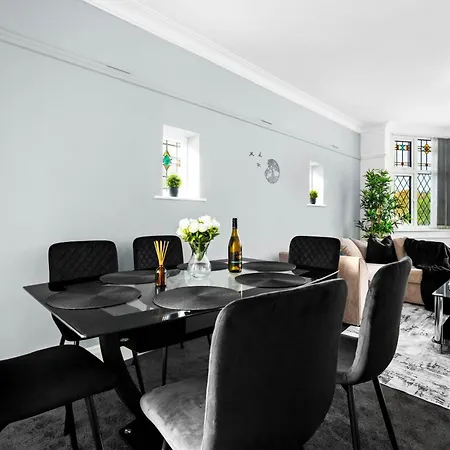 Spacious 5 Bed House - 11 Guests - Netflix - Off Street Parking - Garden 316C-2