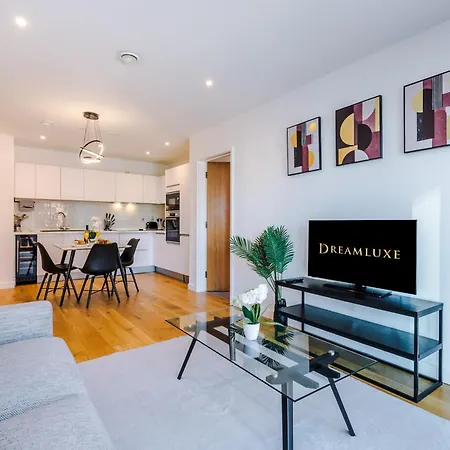 Axium City Suite, Sleeps 6, Central Location & High-Speed Wi-Fi-2