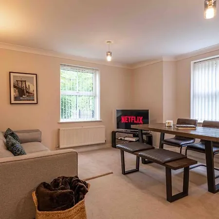 Spacious Apartment, Near Birmingham Centre + Nec-2