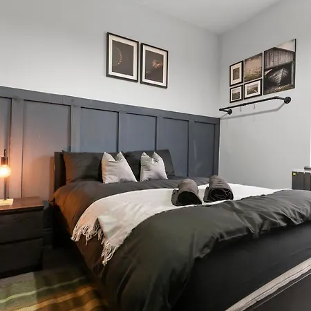 Lovely Moseley Studio- 4-2