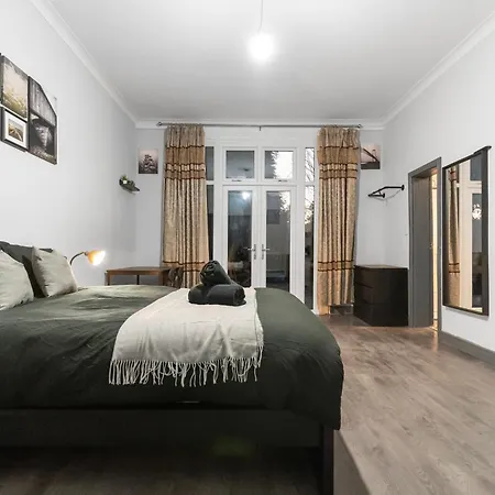 Modern Moseley Studio - 3-3