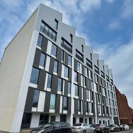 Stylish 2 Floor L Sleeps 6 L Wi-Fi L Pool Table L City Centre-3