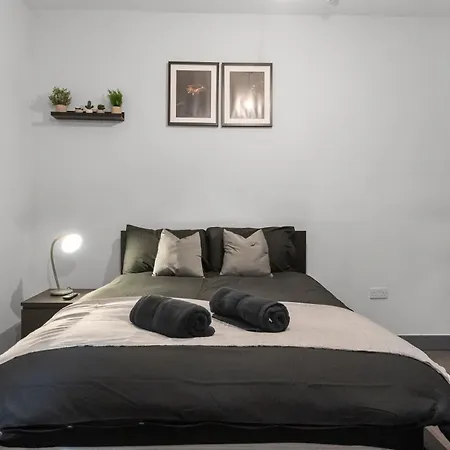 Cheerful Moseley Studio - 2-3